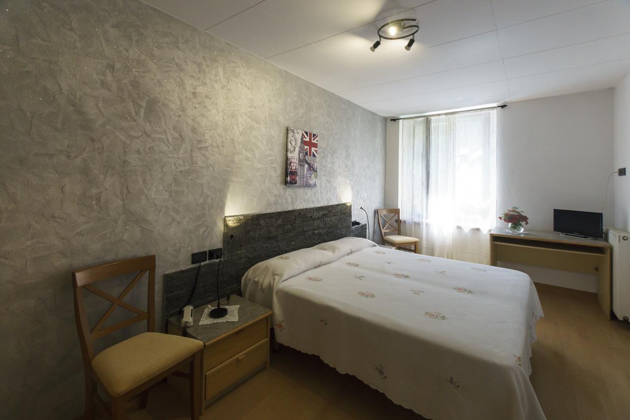 Albergo Roncone Eksteriør bilde